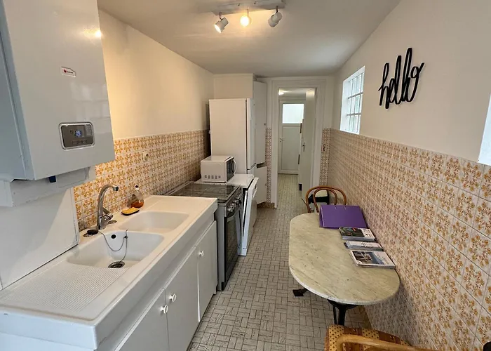 2 Pieces Avec Terrasse A Touques, Parking Privatif - Fr-1-712-88 *