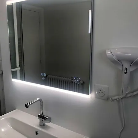 2 Pieces Avec Terrasse A Touques, Parking Privatif - Fr-1-712-88 דירה *