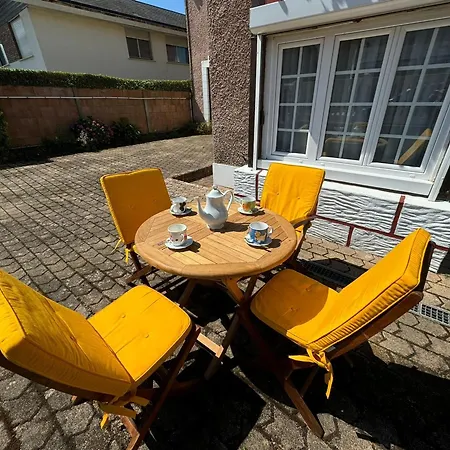 2 Pieces Avec Terrasse A Touques, Parking Privatif - Fr-1-712-88