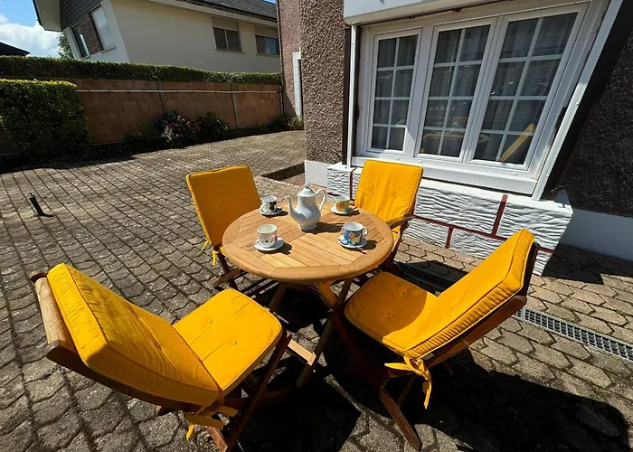 2 Pieces Avec Terrasse A Touques, Parking Privatif - Fr-1-712-88