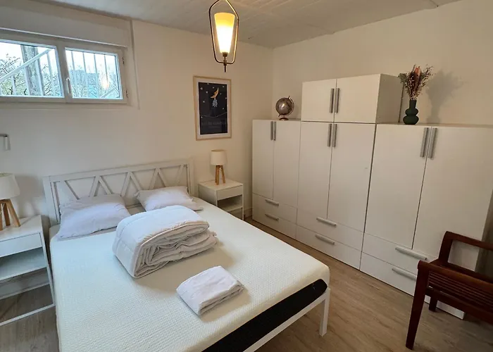 2 Pieces Avec Terrasse A Touques, Parking Privatif - Fr-1-712-88 * Touques