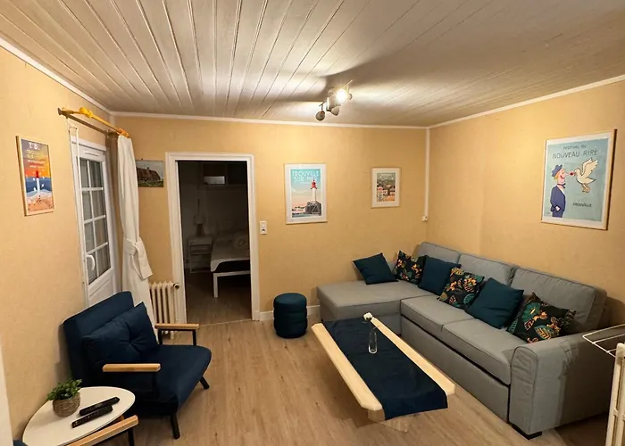 2 Pieces Avec Terrasse A Touques, Parking Privatif - Fr-1-712-88 Touques